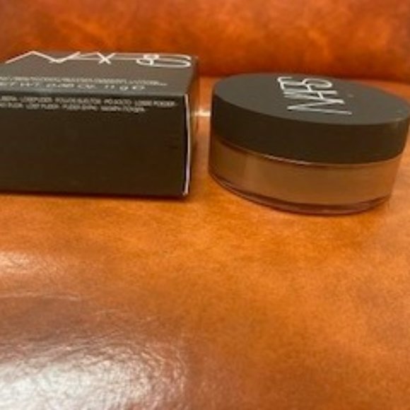 NARS LIGHT REFLECTING SETTING LOOSE POWDER IN SABLE - Picture 6 of 6